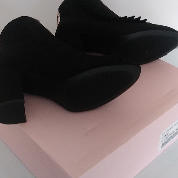 Booties Stacie, Black-Size 8.5-Faux suede ruffle boots. - Picture 9 of 9